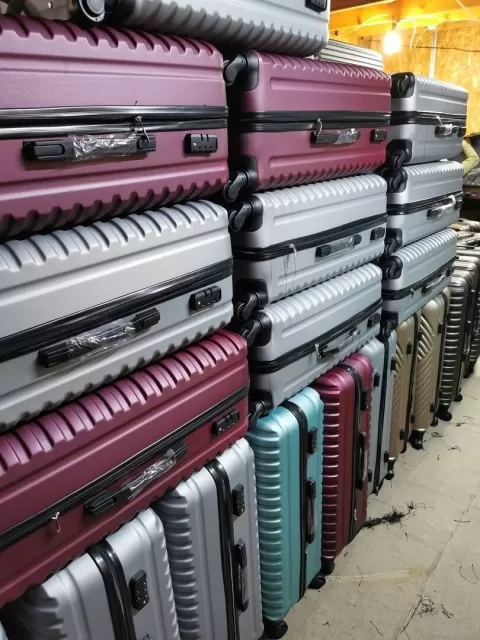 «Мы достойно пережили сложный год»: как в новых условиях развивается калининградское производство чемоданов